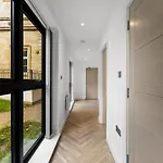 Stylish Abodes In - Sleeps 18 Appartement *