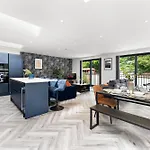 Appartement Stylish Abodes In - Sleeps 18 *