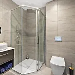 Stylish Abodes In - Sleeps 18 Lägenhet