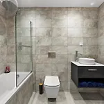 Stylish Abodes In - Sleeps 18