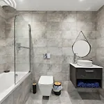 Stylish Abodes In - Sleeps 18 * Leeds (West Yorkshire)