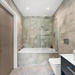 Stylish Abodes In - Sleeps 18