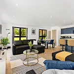 Stylish Abodes In - Sleeps 18