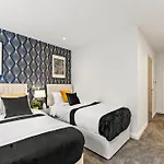 Stylish Abodes In - Sleeps 18 Appartement *