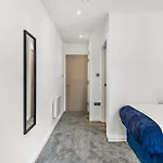 Stylish Abodes In - Sleeps 18 Leeds (West Yorkshire)