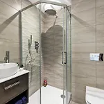 Stylish Abodes In - Sleeps 18 Appartement