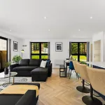Stylish Abodes In - Sleeps 18