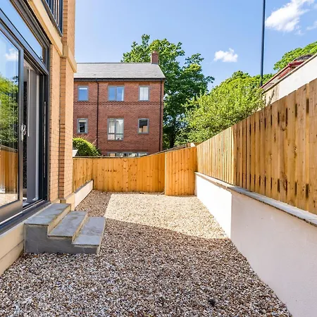 Stylish Abodes In - Sleeps 18 Appartement *