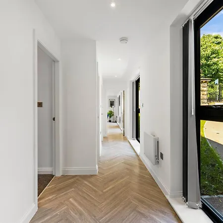 Stylish Abodes In - Sleeps 18