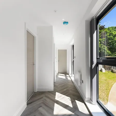 Stylish Abodes In - Sleeps 18 * 利兹