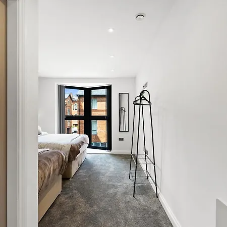 Stylish Abodes In - Sleeps 18 Апартаменты