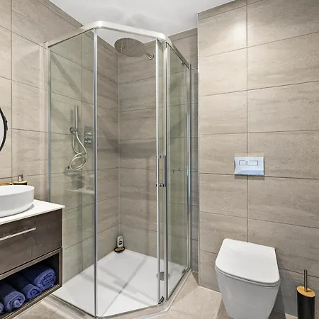 Stylish Abodes In - Sleeps 18 公寓