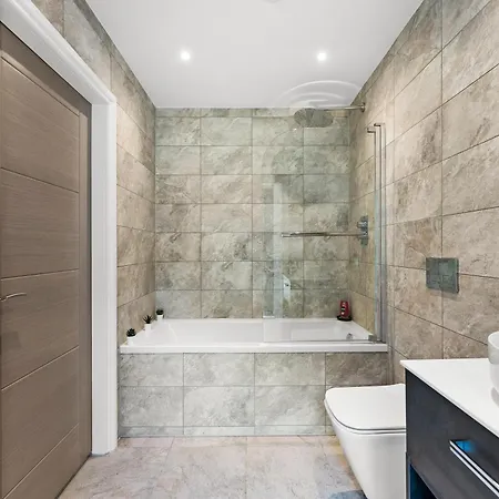 Stylish Abodes In - Sleeps 18