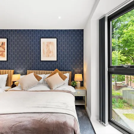 Stylish Abodes In - Sleeps 18 公寓 *