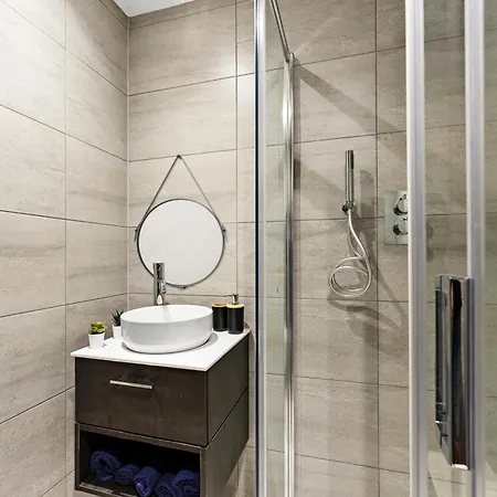 Stylish Abodes In - Sleeps 18 * 利兹