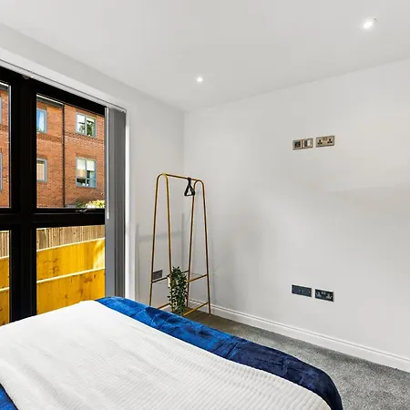 Stylish Abodes In - Sleeps 18 Апартаменты