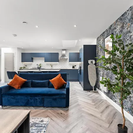 Stylish Abodes In - Sleeps 18 公寓 利兹