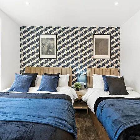 Stylish Abodes In - Sleeps 18