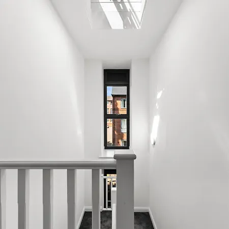 Апартаменты Stylish Abodes In - Sleeps 18