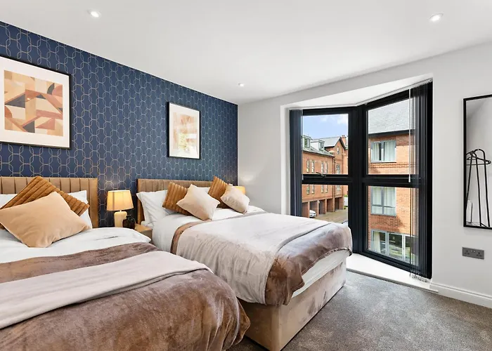 Stylish Abodes In - Sleeps 18 * Лідс