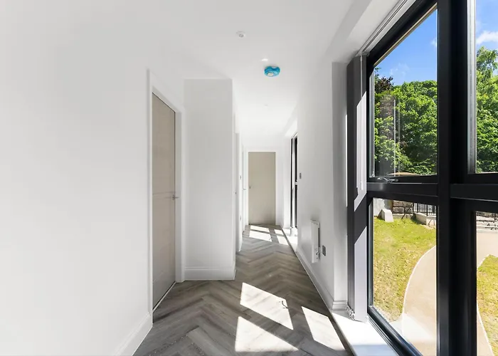 Stylish Abodes In - Sleeps 18 * Лідс