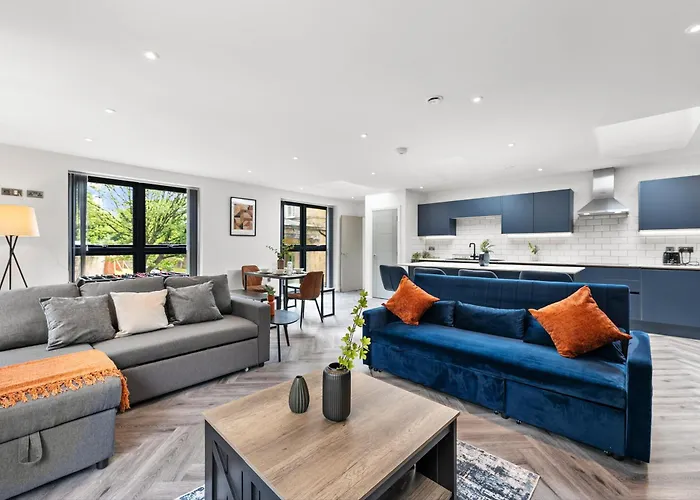 Stylish Abodes In - Sleeps 18 利兹