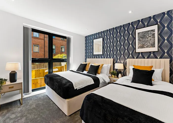 Stylish Abodes In - Sleeps 18 Apartment