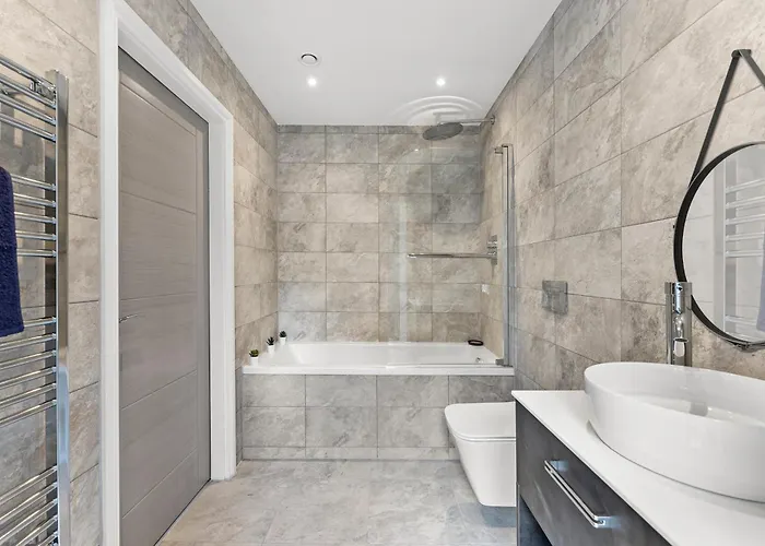 Stylish Abodes In - Sleeps 18 Apartment Leeds (West Yorkshire)