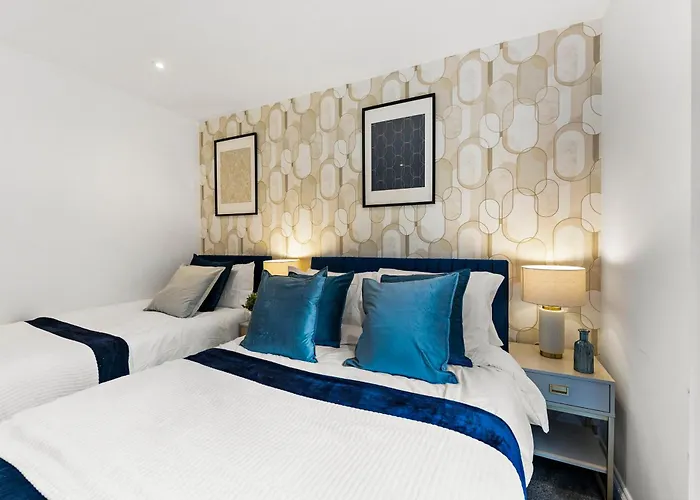 Stylish Abodes In - Sleeps 18 Apartment Leeds (West Yorkshire)