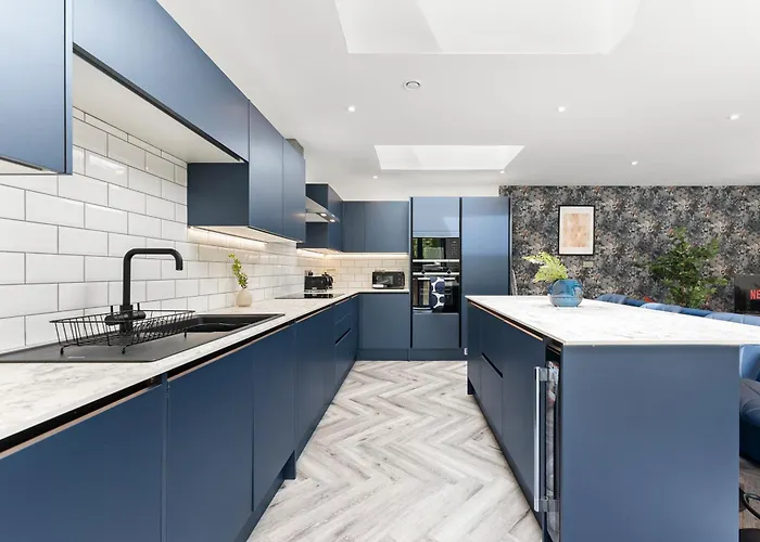 Stylish Abodes In - Sleeps 18 Apartment Leeds (West Yorkshire)