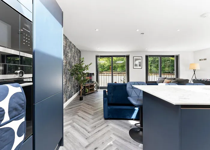 Apartment Stylish Abodes In - Sleeps 18 *