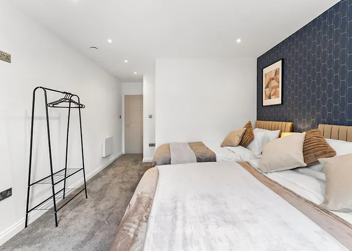 Stylish Abodes In - Sleeps 18 Apartment Leeds (West Yorkshire)