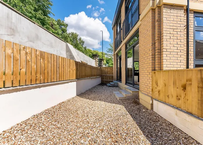 Apartment Stylish Abodes In - Sleeps 18 *