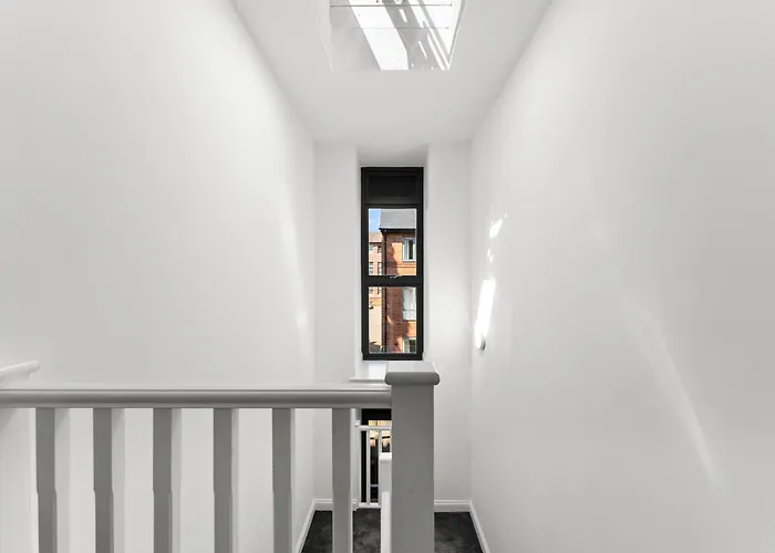 Apartment Stylish Abodes In - Sleeps 18